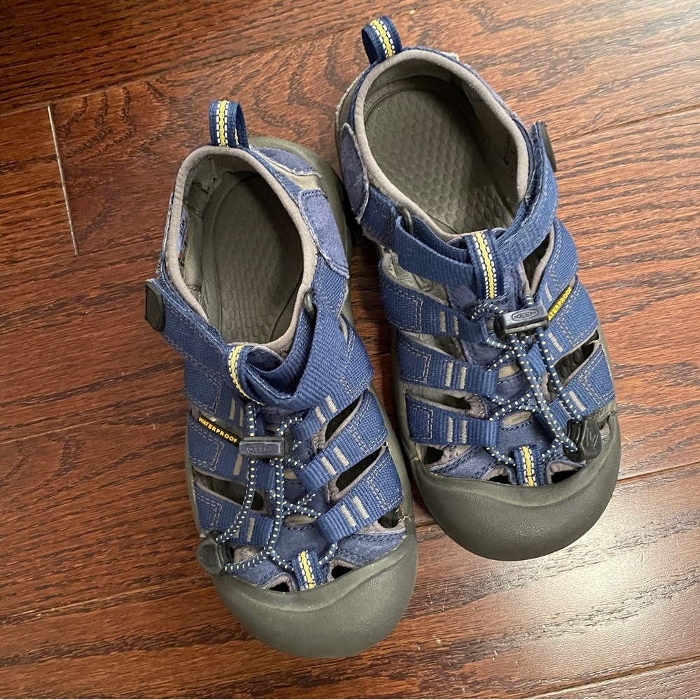 Like-new Keen Kids Newport H2